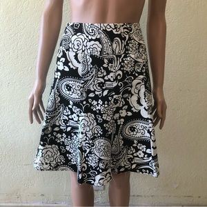 Ann Taylor Floral Dress Skirt Women’s Size 10P Black/White A-Line Knee-High